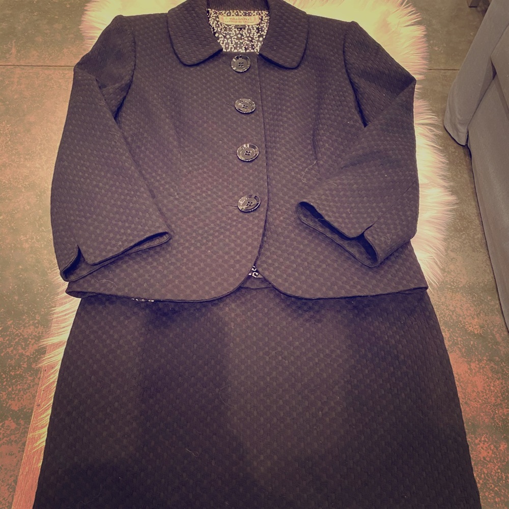 Tahari Levine Black Skirt Suit